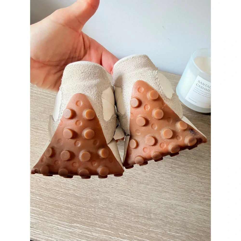 New Balance 327 Sneakers Womens Cream Off White Black Size 8.5 - Picture 4 of 7